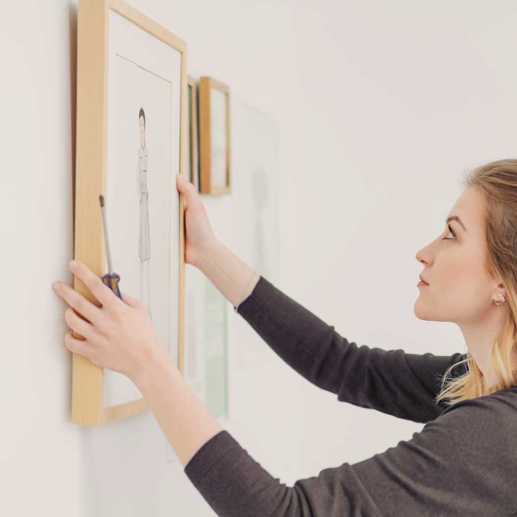 Lady-Hanging-Poster-Frame-Square